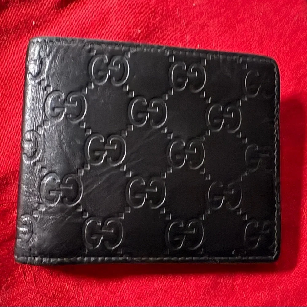 🔥Gucci (Authentic) GG Emblem bi-fold wallet - Picture 1 of 15